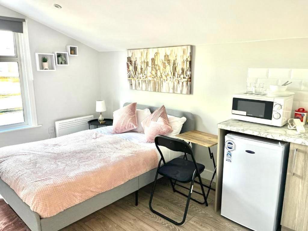 Southall Stays Near Heathrow Ub2 Exterior foto